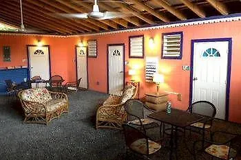 אכסניה ויסקז Waterside Inn פוארטו ריקו